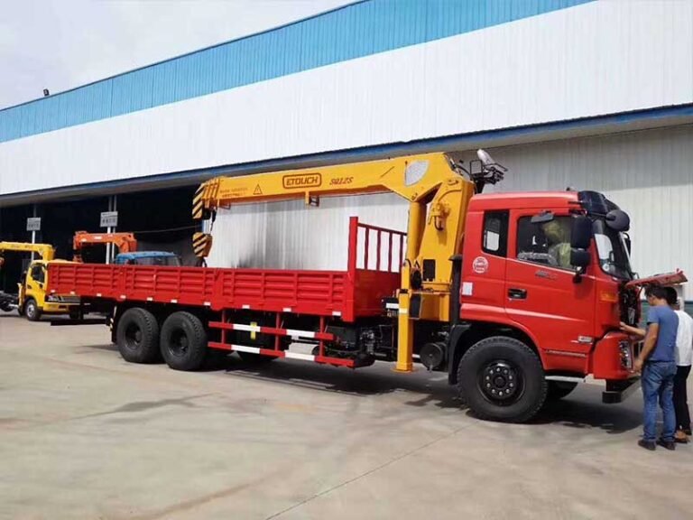 12Ton Telescopic boom truck mounted crane 1