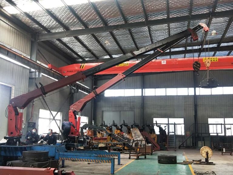 8Ton Telescopic boom marine crane (2)