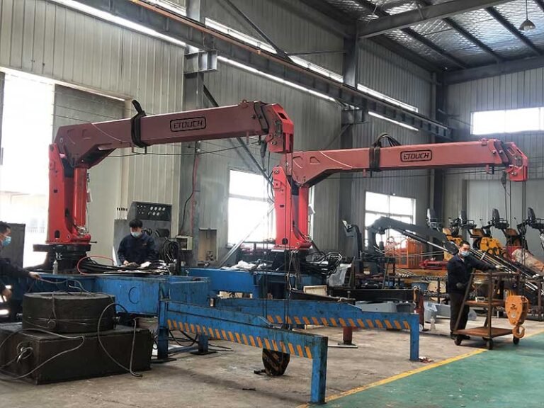 8Ton Telescopic boom marine crane 3