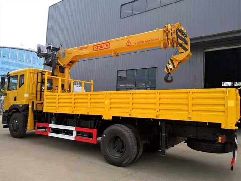 8Ton Telescopic boom truck mounted crane 3 1